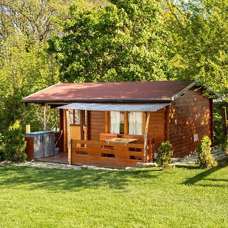 فيلا Cozy Wood Hut On The Farm Trebivlice المظهر الخارجي الصورة