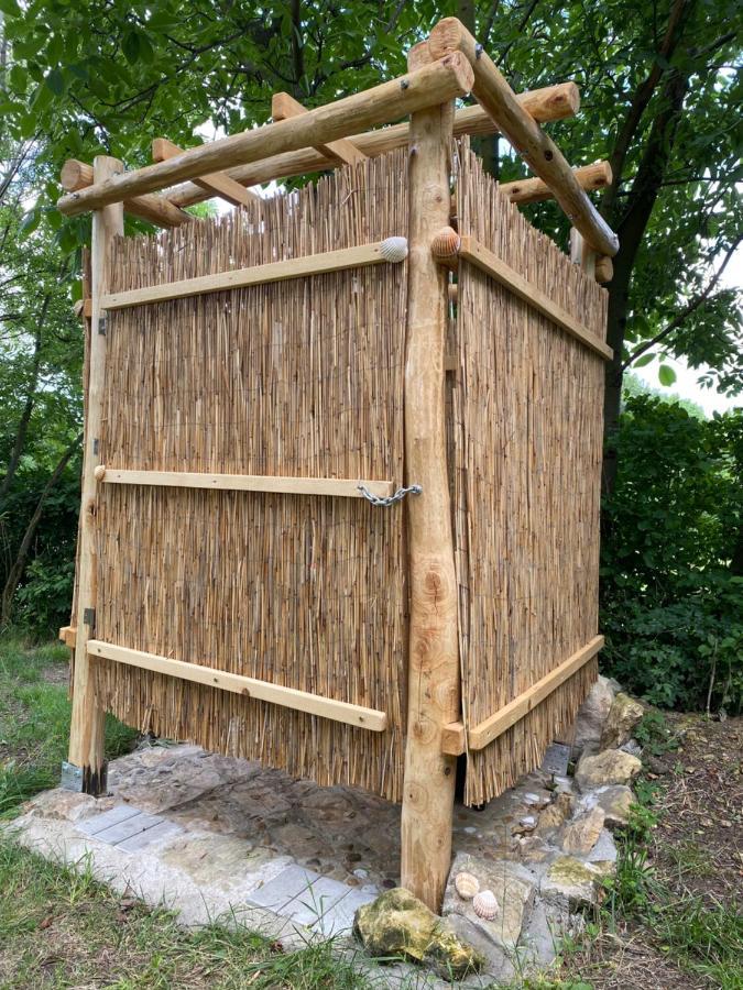 فيلا Cozy Wood Hut On The Farm Trebivlice المظهر الخارجي الصورة
