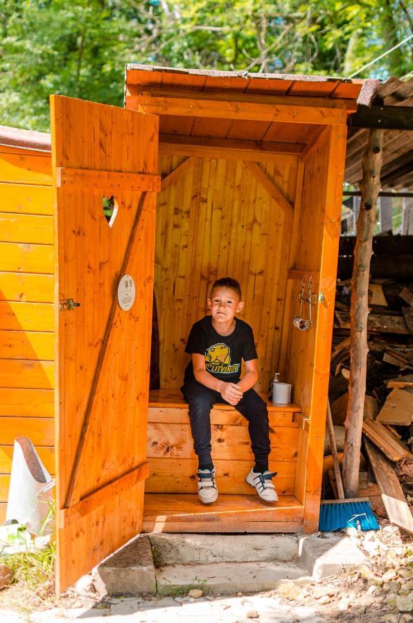 فيلا Cozy Wood Hut On The Farm Trebivlice المظهر الخارجي الصورة