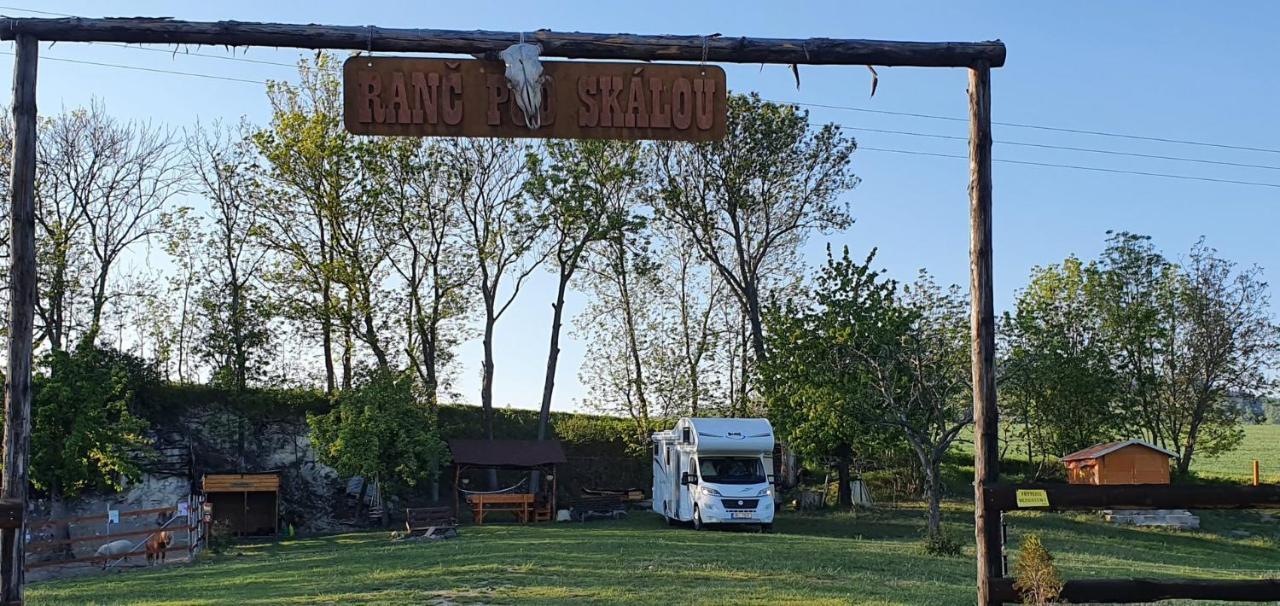 فيلا Cozy Wood Hut On The Farm Trebivlice المظهر الخارجي الصورة