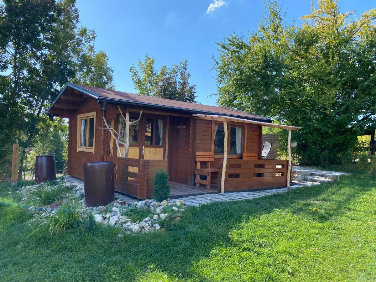 فيلا Cozy Wood Hut On The Farm Trebivlice المظهر الخارجي الصورة