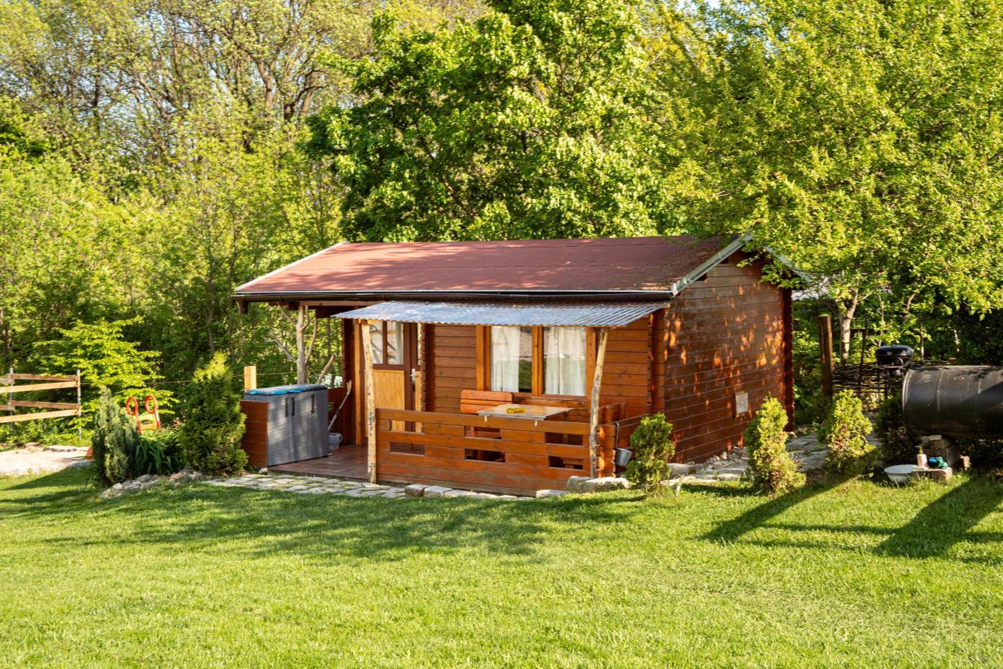 فيلا Cozy Wood Hut On The Farm Trebivlice المظهر الخارجي الصورة